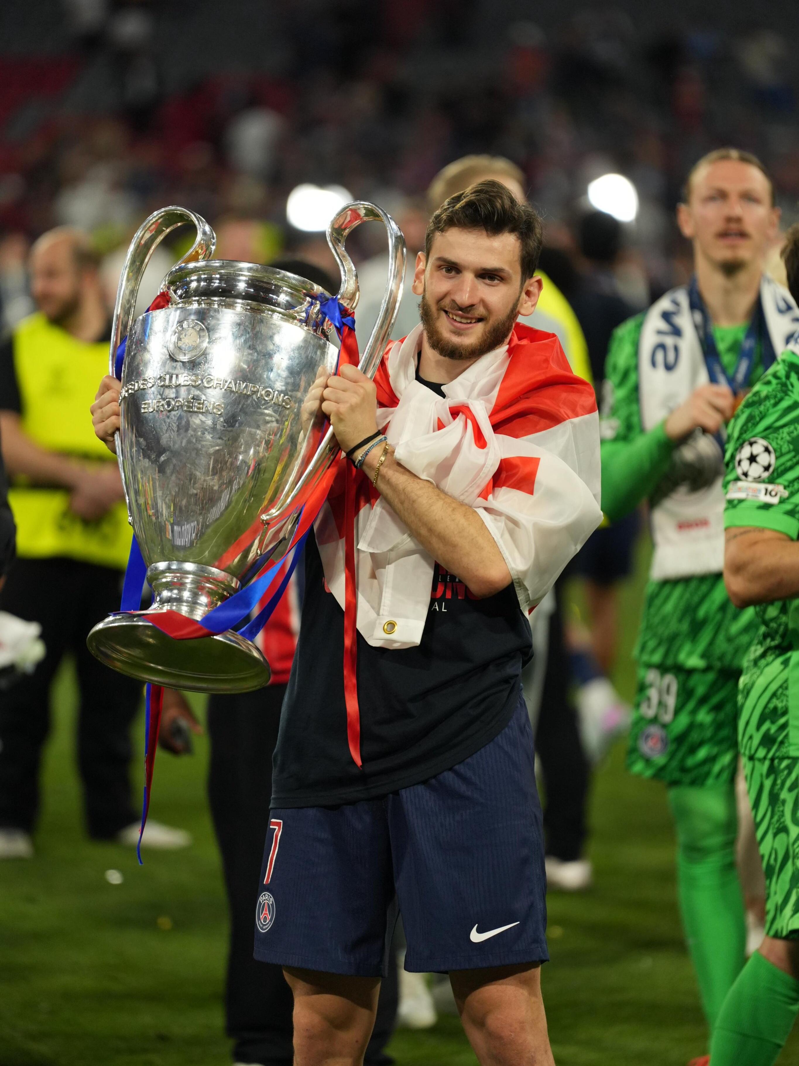 开云体育资讯门户网站-巴黎圣日耳曼核心球员被曝转会传闻，引球迷热议，有些介绍.-开云体育资讯门户网站